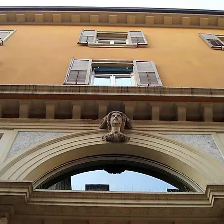 Quo Vadis Arena Bed and breakfast